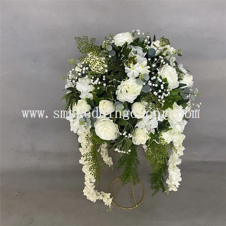 green and white wedding table flowers(001)