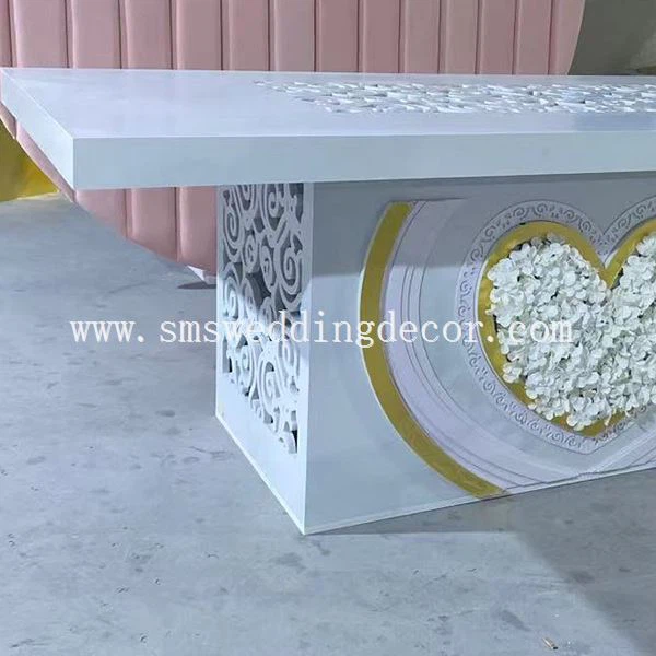 white sweetheart table