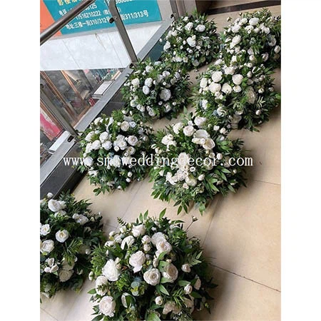 green and white wedding table flowers(001)