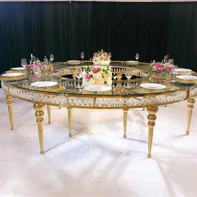 Meja Kekasih Separuh Bulan