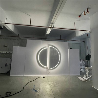 Latar Belakang Perkahwinan Dengan Lampu